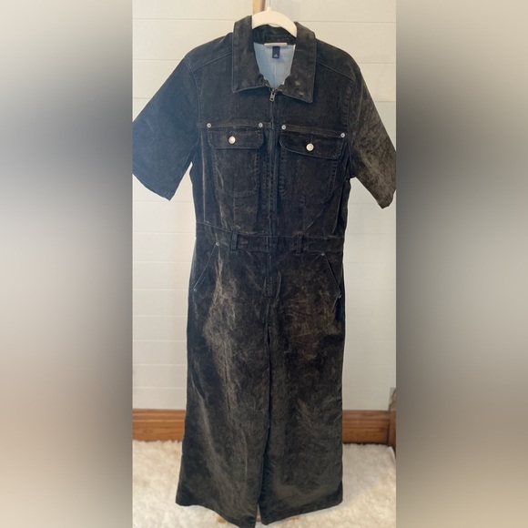 Universal Thread Denim Jumpsuit Olive Green Short Sleeve NWT - Picture 1 of 9